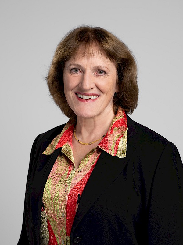 Dr. Christine Samanns